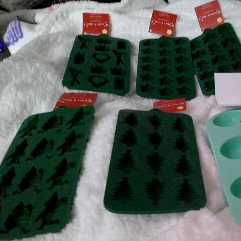 Wilton holiday Christmas Tree bundle of silicone bakeware New